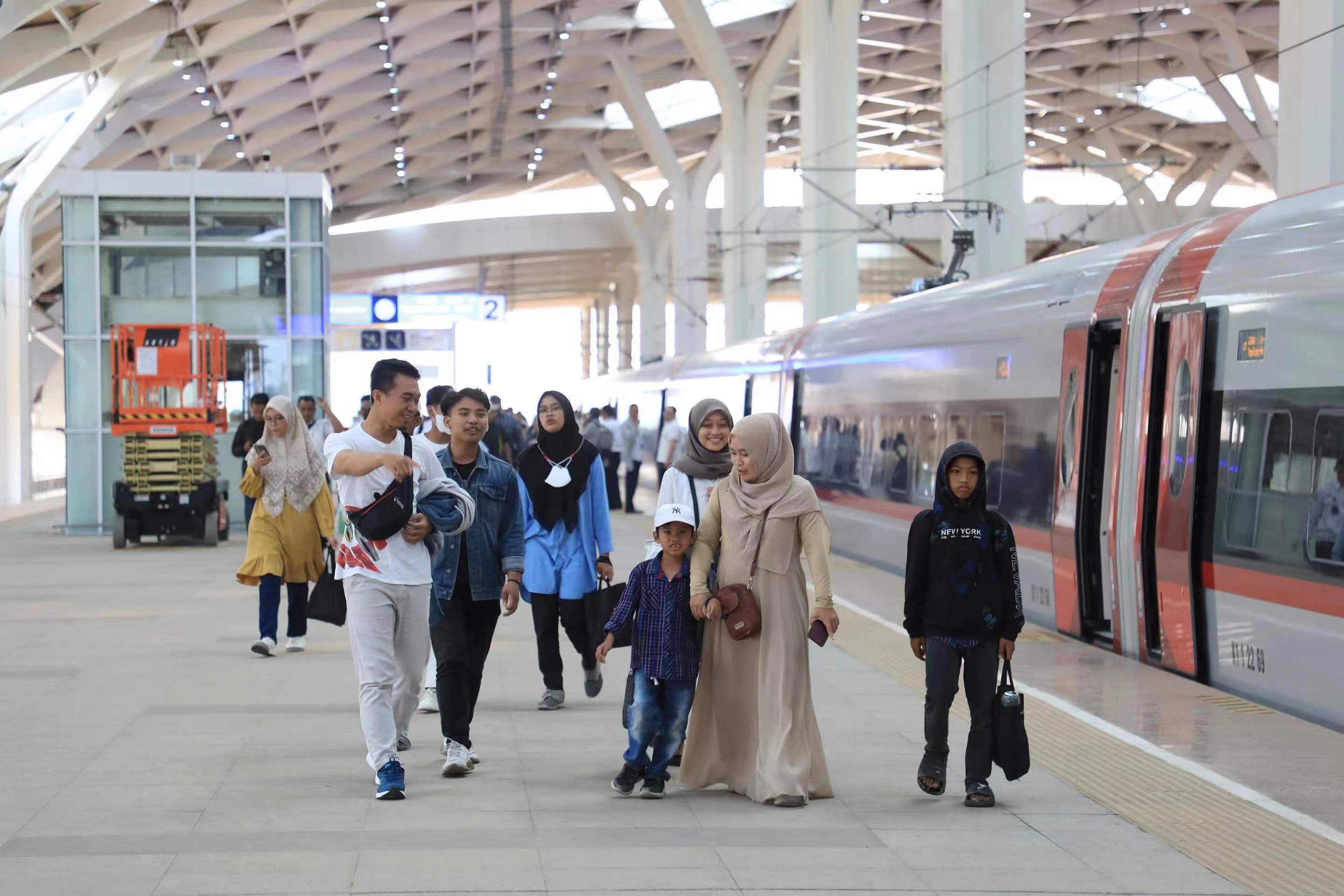 万事测速：雅万高铁开通运营“满月”累计发送旅客38.3万人次